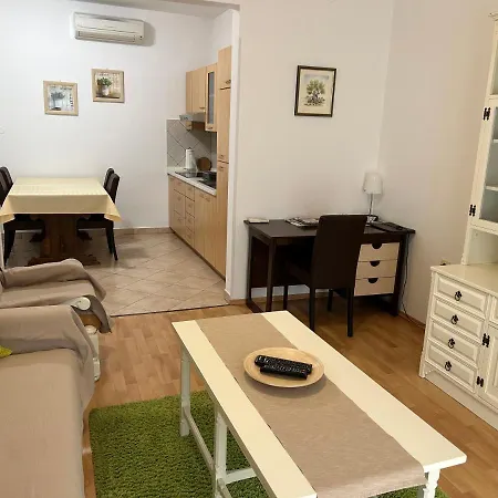 R Apartment *