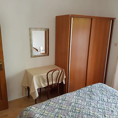 Apartment R *
