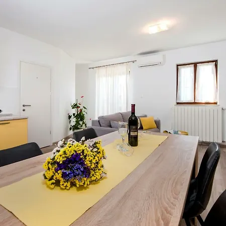 R Apartment *