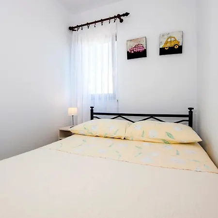 Apartment R *