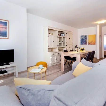 R Apartment