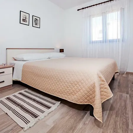 R Apartment