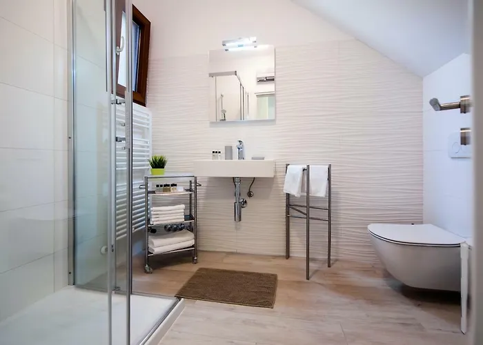 Apartman R *