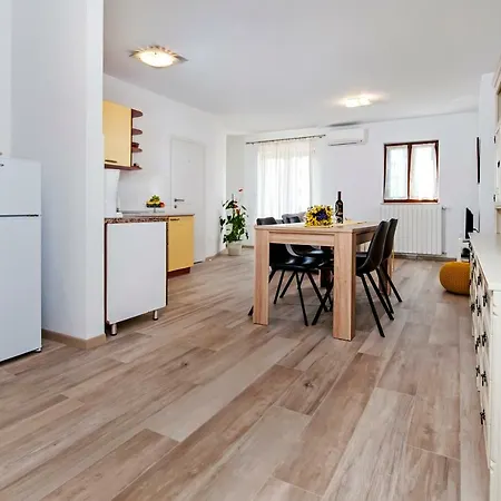 R * Rovinj